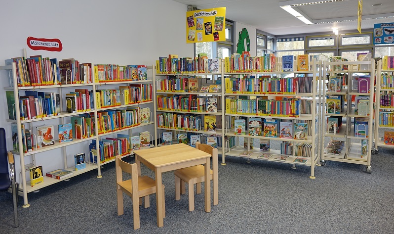 Bücherregalerie in Bibliothek