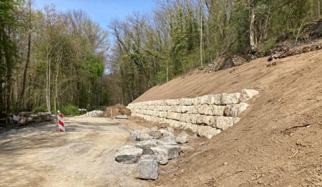 Mauer zum Staukanal Mauer zum Staukanal